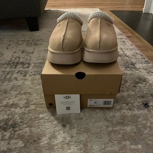 New Size 10 UGG Tazz slippers